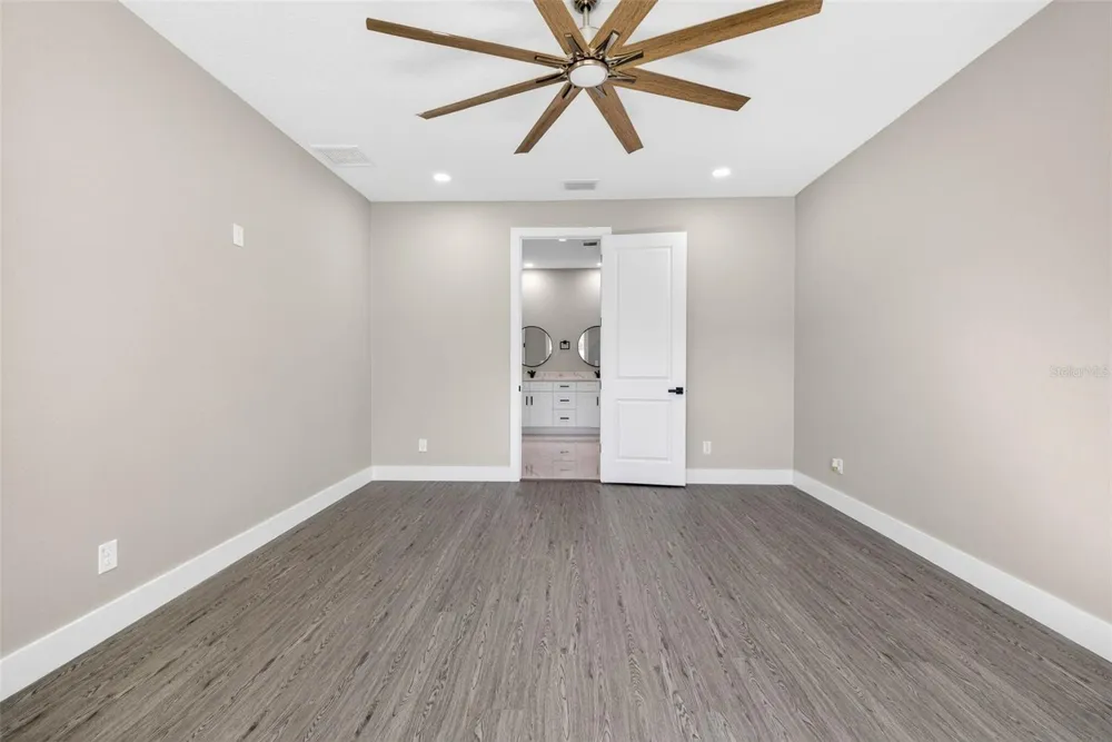288 ROOSEVELT AVENUE Masaryktown, FL 34604