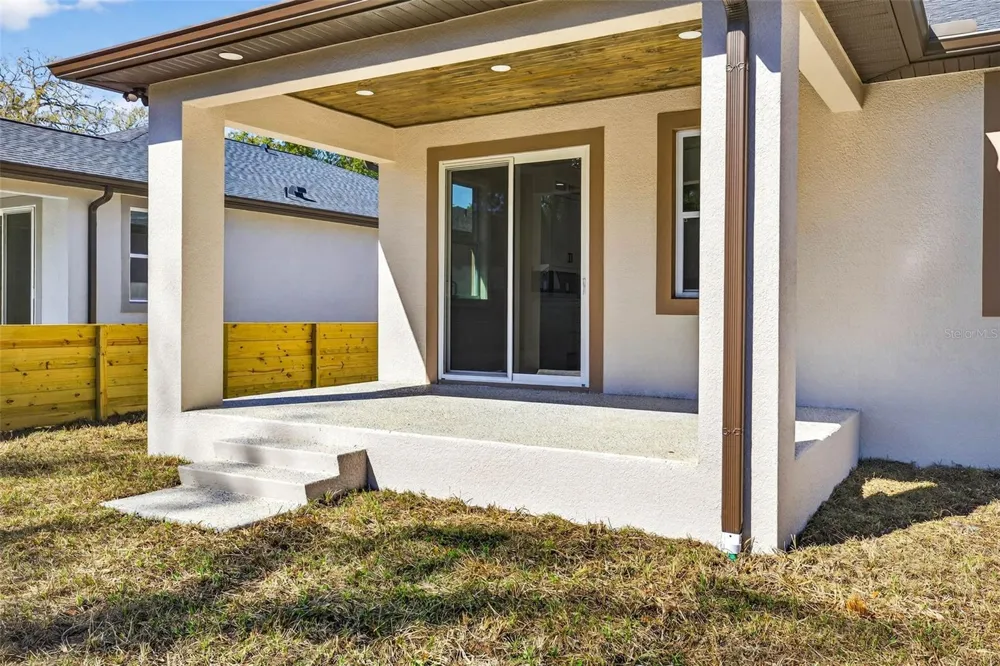 288 ROOSEVELT AVENUE Masaryktown, FL 34604