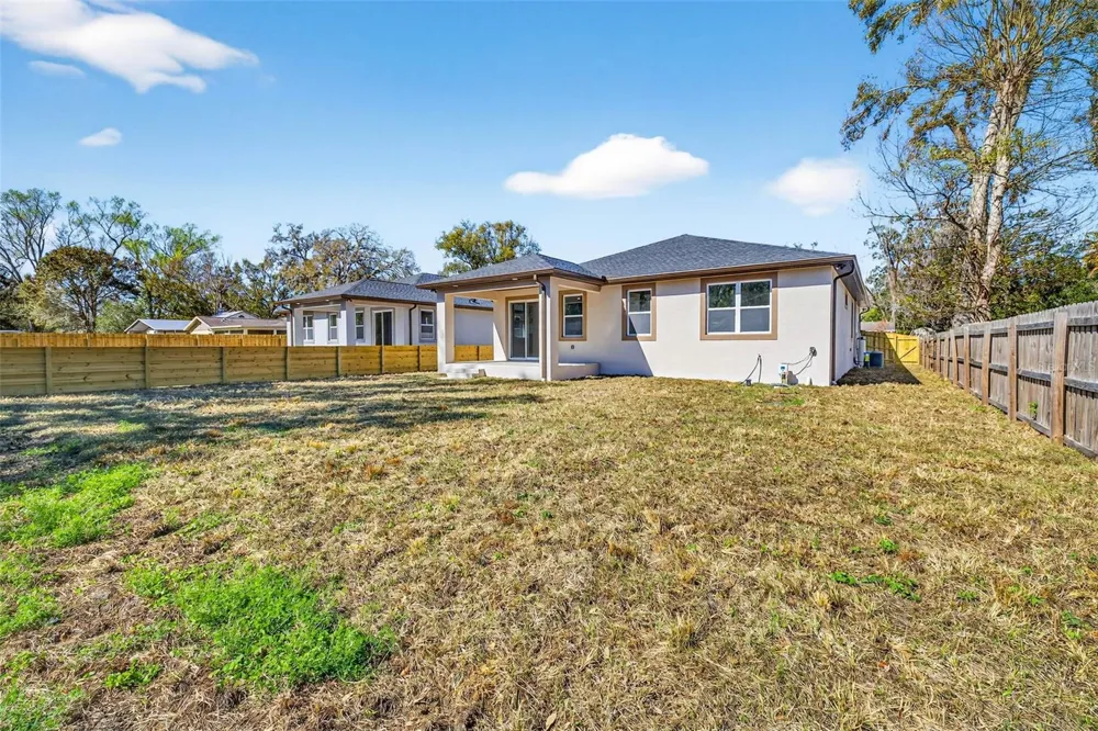 288 ROOSEVELT AVENUE Masaryktown, FL 34604