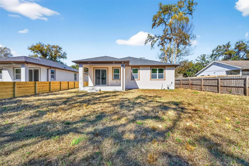 288 ROOSEVELT AVENUE Masaryktown, FL 34604