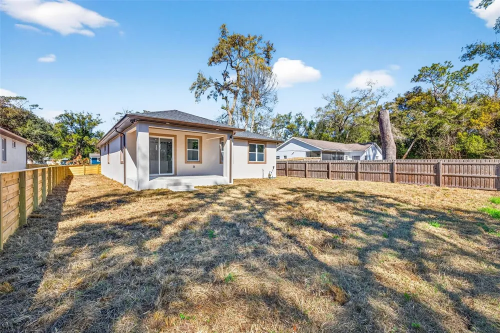 288 ROOSEVELT AVENUE Masaryktown, FL 34604