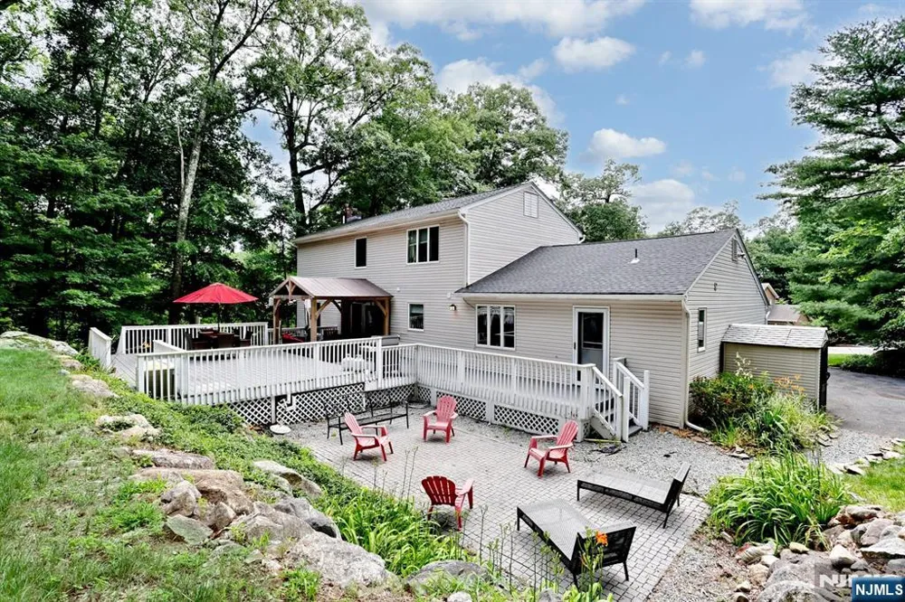 8 Northgate Park Ringwood, NJ 07456