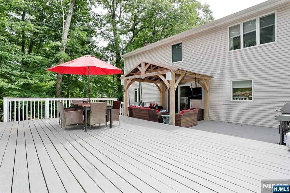 8 Northgate Park Ringwood, NJ 07456