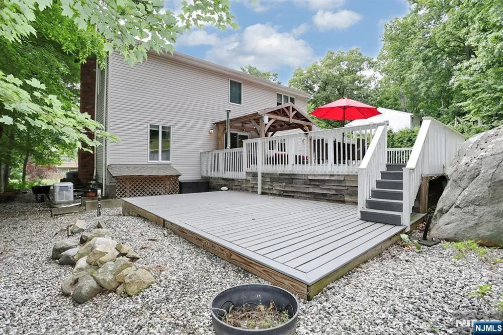 8 Northgate Park Ringwood, NJ 07456