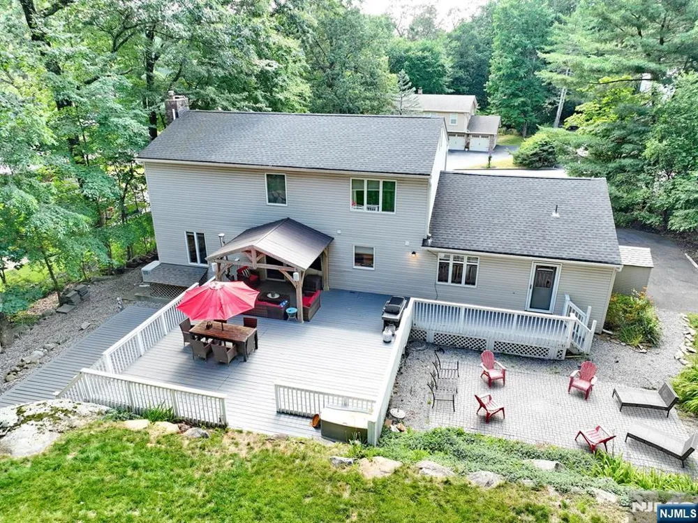 8 Northgate Park Ringwood, NJ 07456