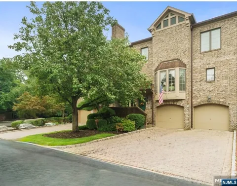4 Windsor Court