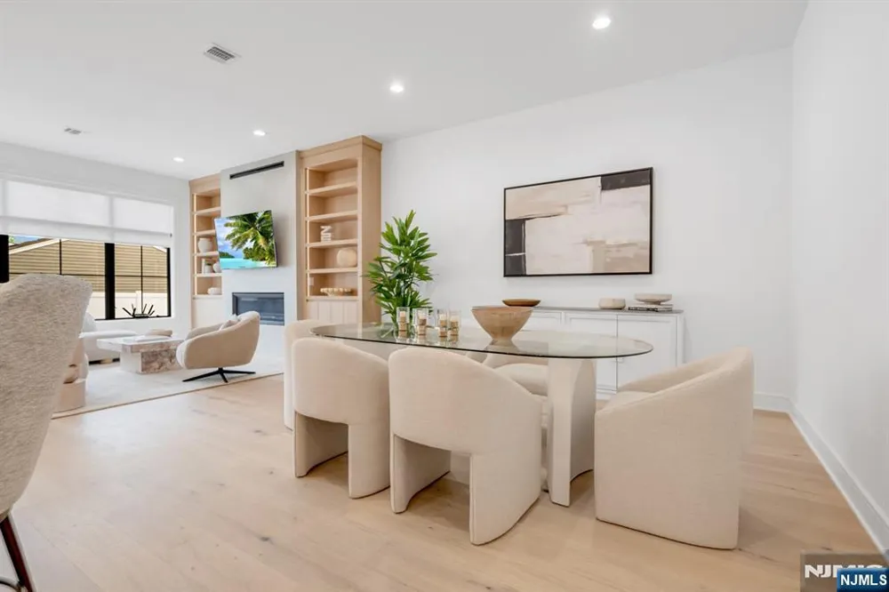 20 Feldman Court Paramus, NJ 07652