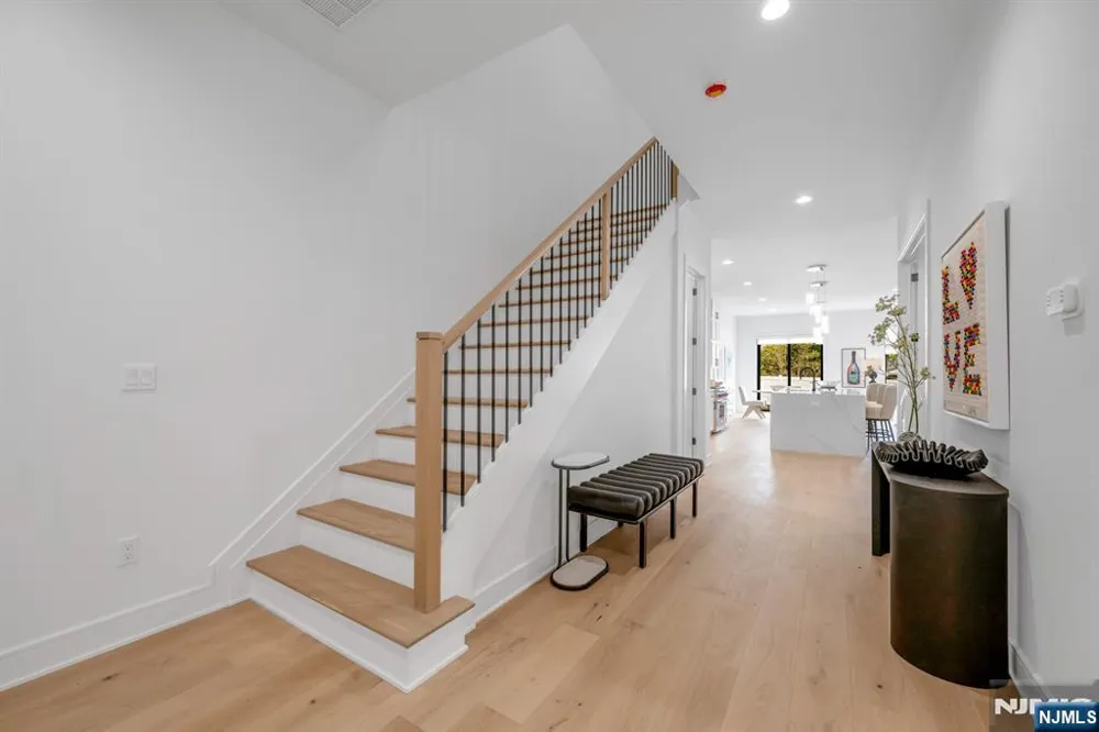 20 Feldman Court Paramus, NJ 07652
