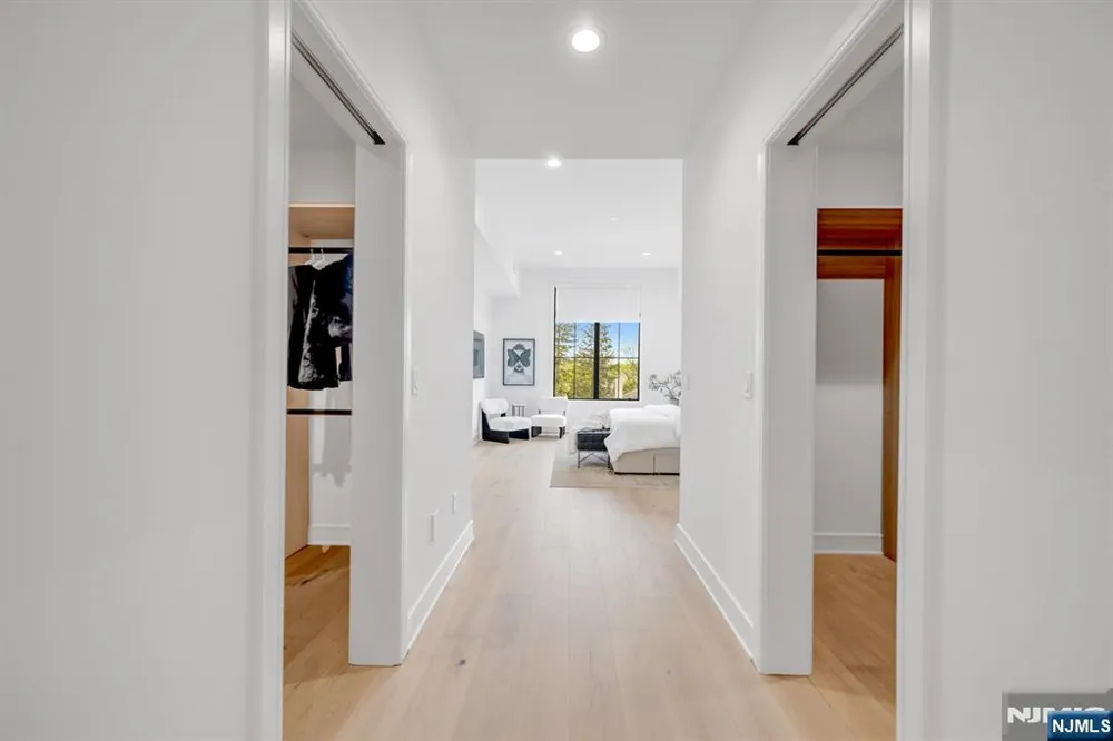 20 Feldman Court Paramus, NJ 07652