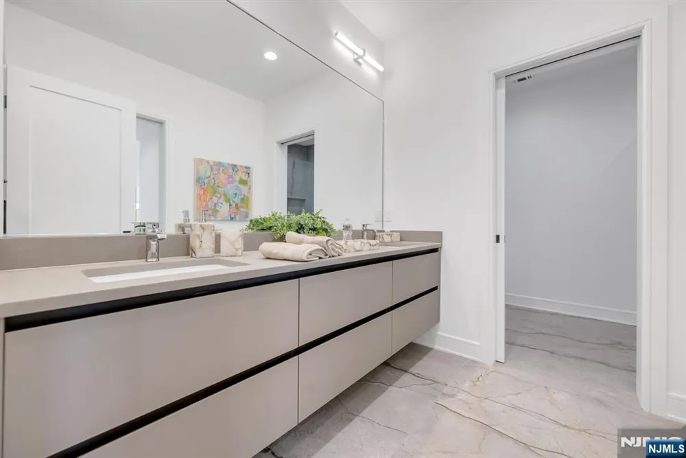 20 Feldman Court Paramus, NJ 07652