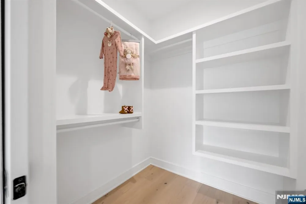 20 Feldman Court Paramus, NJ 07652