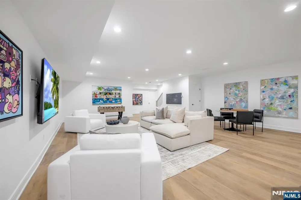 20 Feldman Court Paramus, NJ 07652