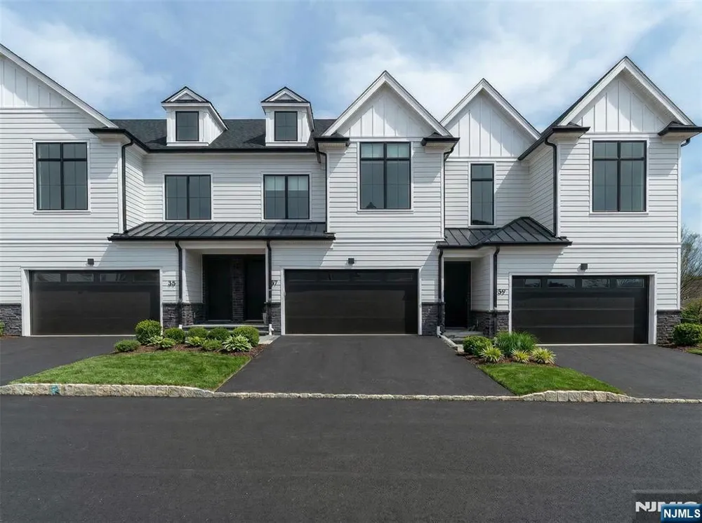 20 Feldman Court Paramus, NJ 07652