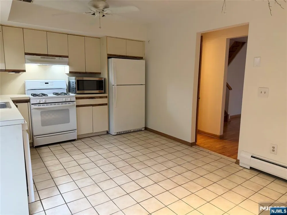1643 Maple Street Fort Lee, NJ 07024