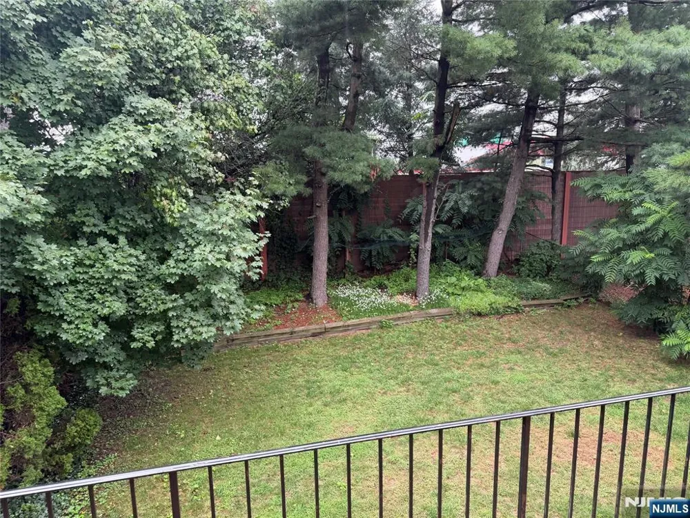 1643 Maple Street Fort Lee, NJ 07024