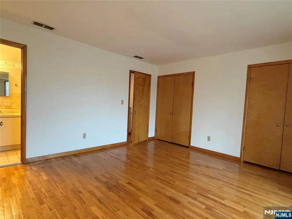 1643 Maple Street Fort Lee, NJ 07024