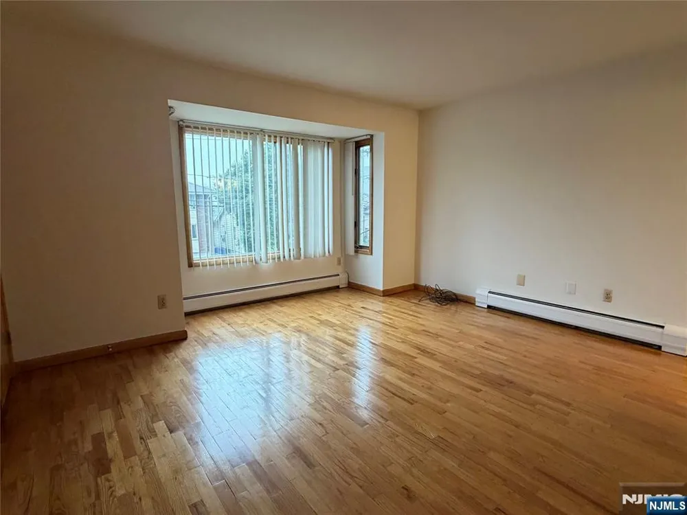 1643 Maple Street Fort Lee, NJ 07024