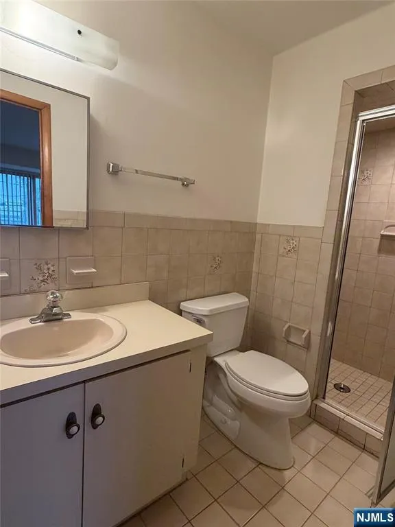 1643 Maple Street Fort Lee, NJ 07024