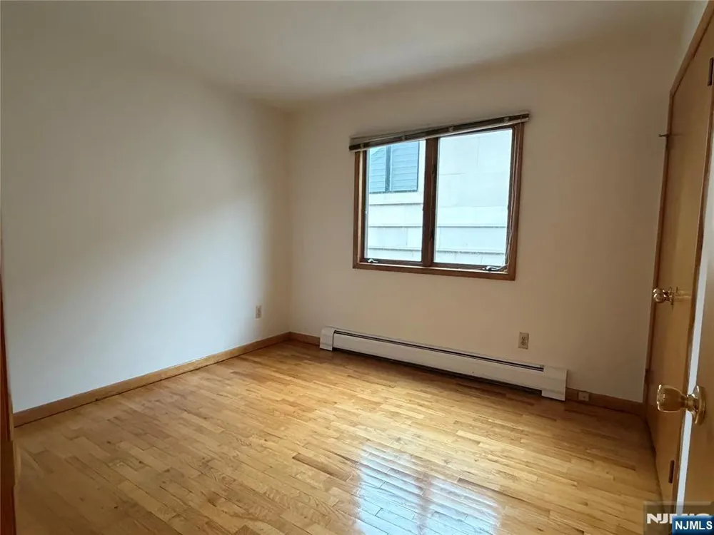 1643 Maple Street Fort Lee, NJ 07024
