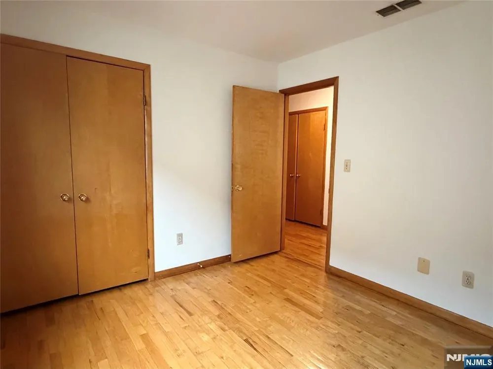 1643 Maple Street Fort Lee, NJ 07024