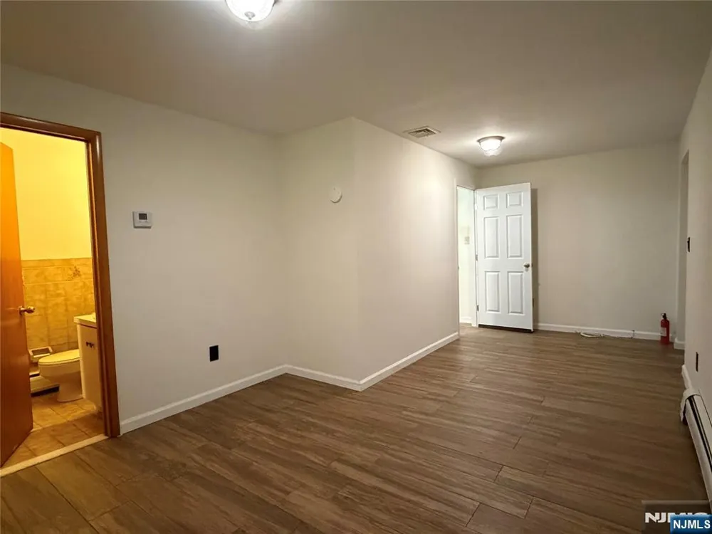 1643 Maple Street Fort Lee, NJ 07024