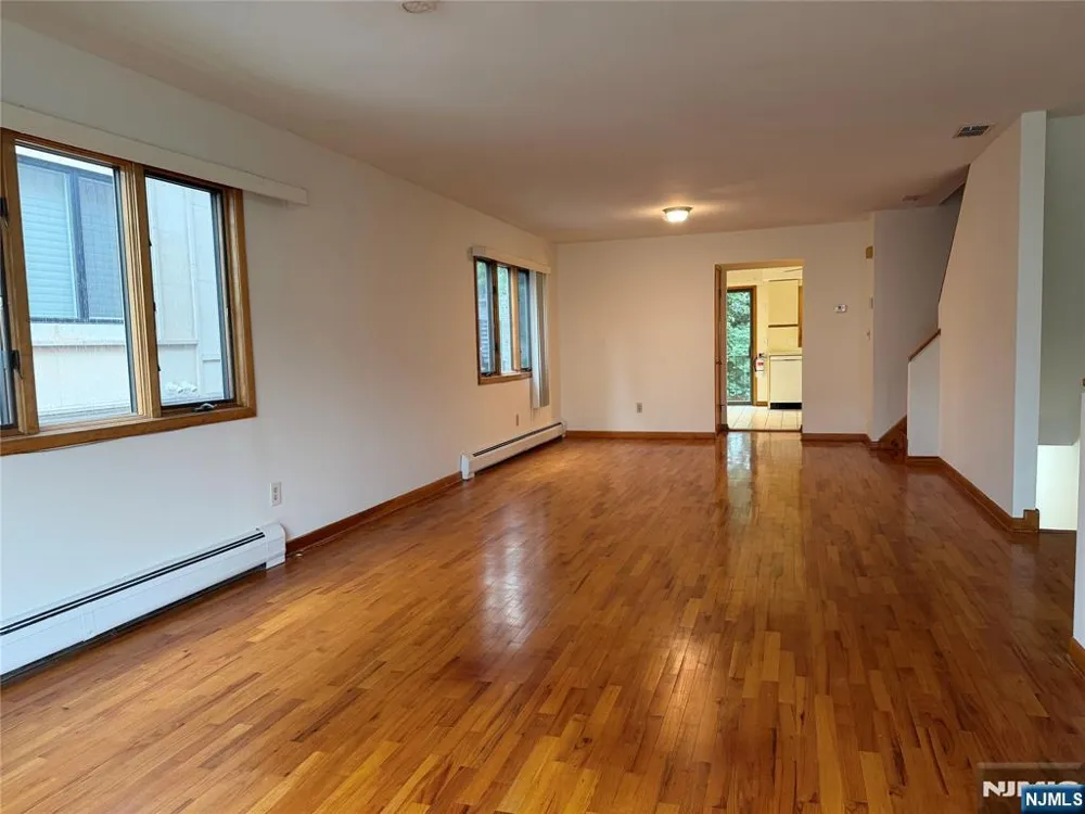 1643 Maple Street Fort Lee, NJ 07024