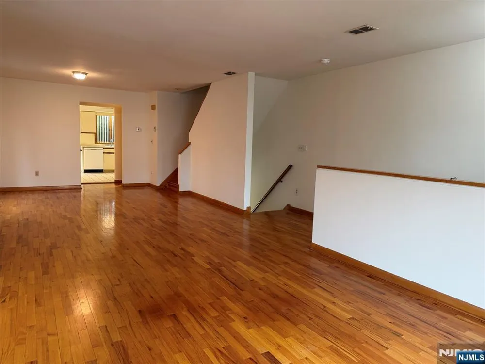 1643 Maple Street Fort Lee, NJ 07024