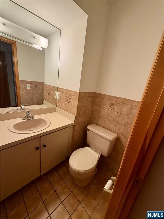 1643 Maple Street Fort Lee, NJ 07024