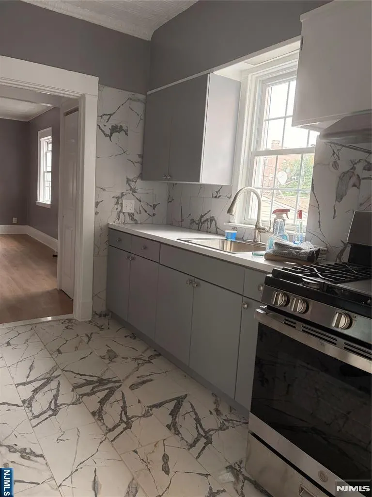 212 Crescent Lane 3 Cliffside Park, NJ 07010