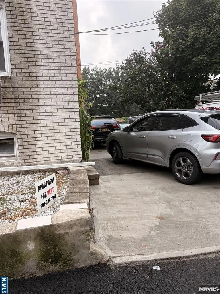 212 Crescent Lane 3 Cliffside Park, NJ 07010