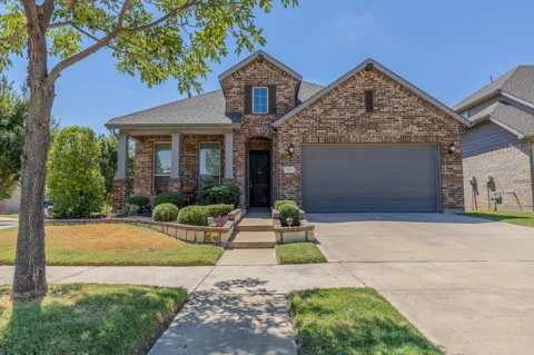 1801 Waxwing Trail