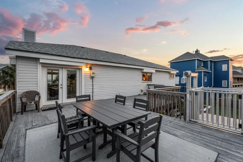 18410 E De Vaca Lane Galveston, TX 77554