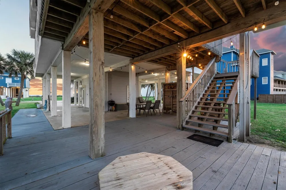 18410 E De Vaca Lane Galveston, TX 77554