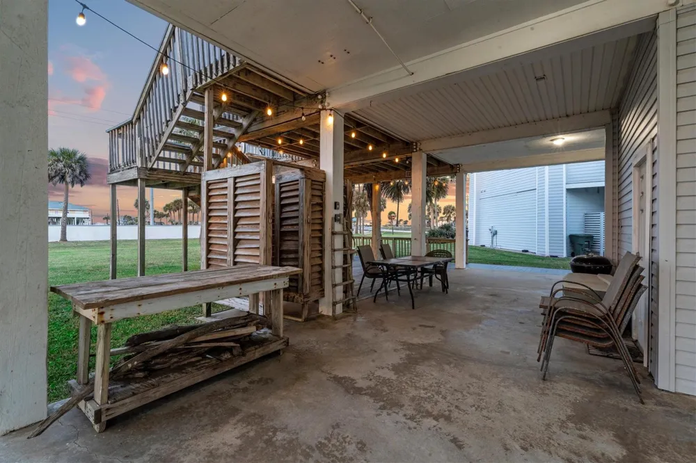 18410 E De Vaca Lane Galveston, TX 77554