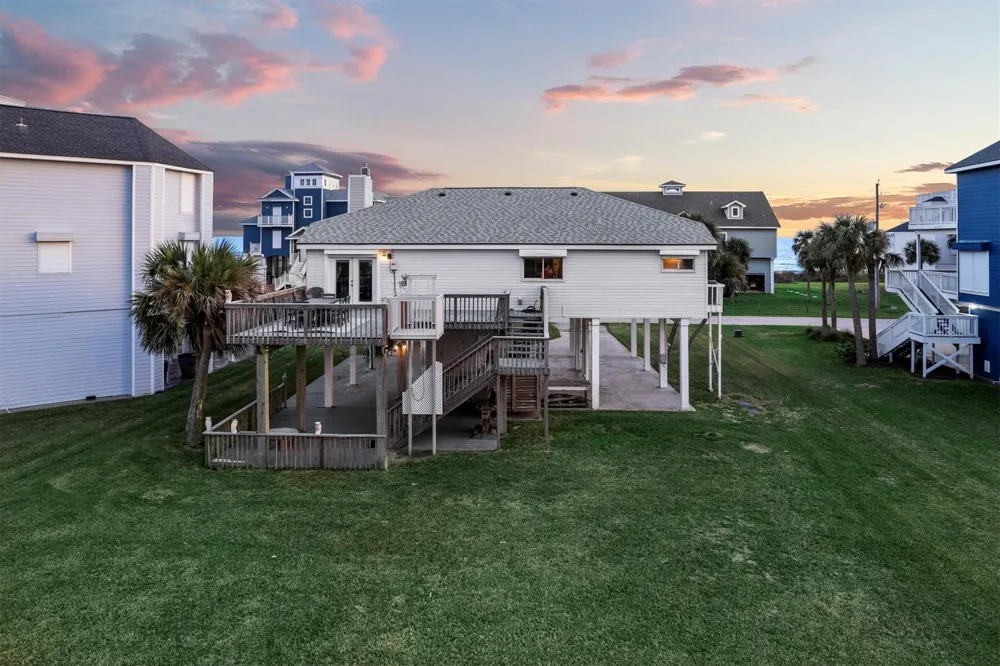 18410 E De Vaca Lane Galveston, TX 77554