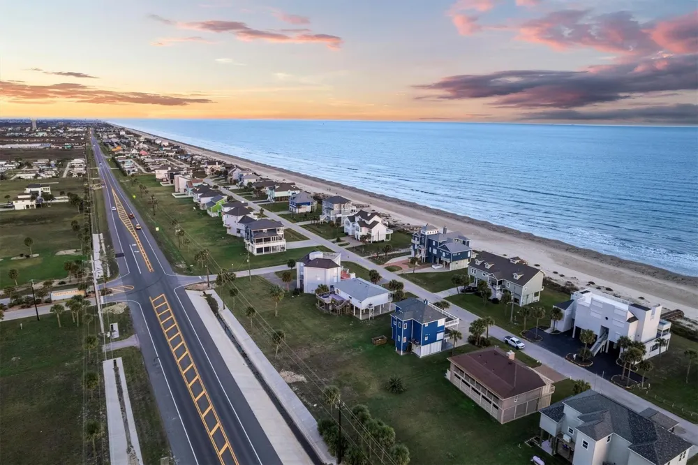 18410 E De Vaca Lane Galveston, TX 77554