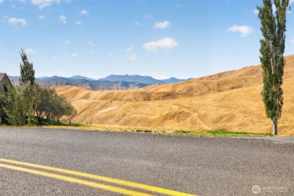 4284 April Drive Wenatchee, WA 98801