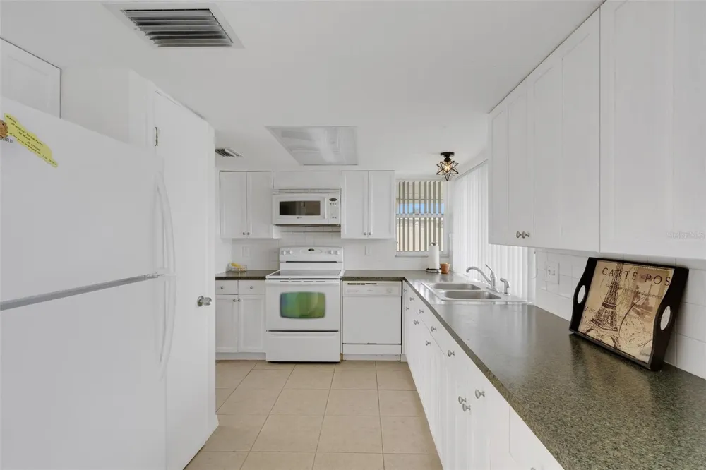 7234 OAKSHIRE DRIVE Port Richey, FL 34668