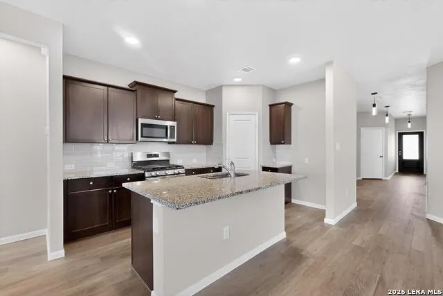 6806 Bale Rdg San Antonio, TX 78252