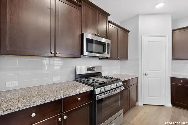 6806 Bale Rdg San Antonio, TX 78252