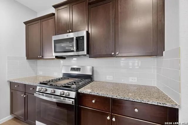 6806 Bale Rdg San Antonio, TX 78252