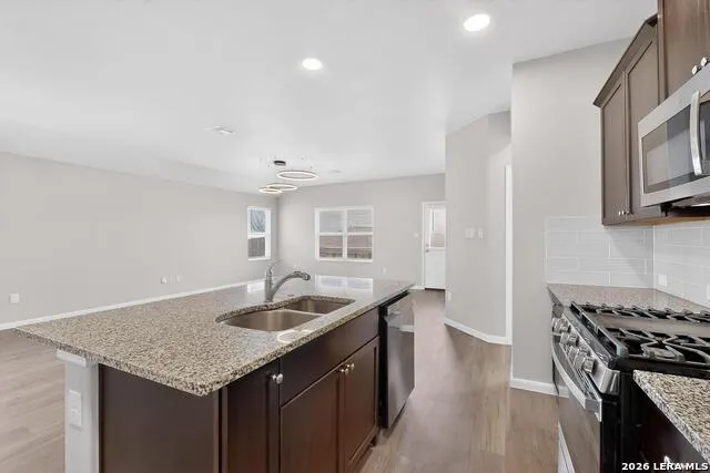 6806 Bale Rdg San Antonio, TX 78252