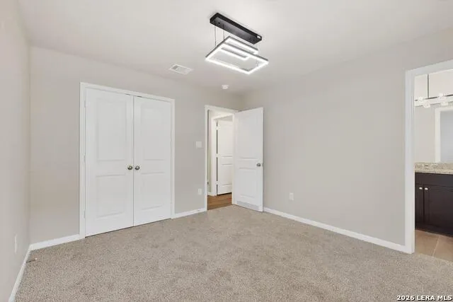 6806 Bale Rdg San Antonio, TX 78252