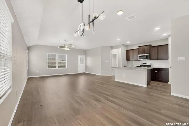 6806 Bale Rdg San Antonio, TX 78252