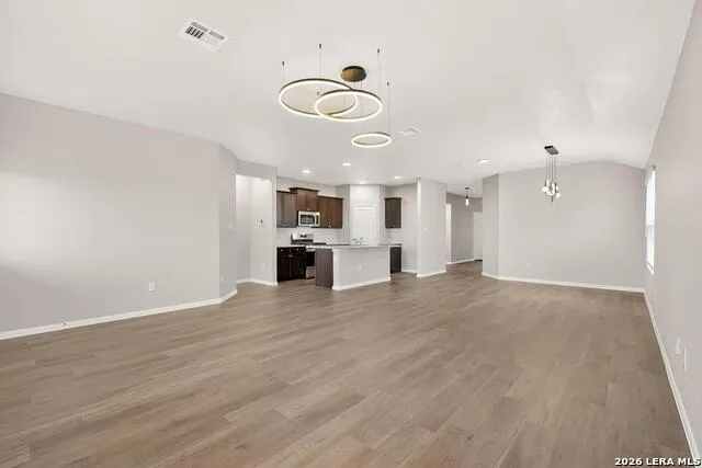 6806 Bale Rdg San Antonio, TX 78252