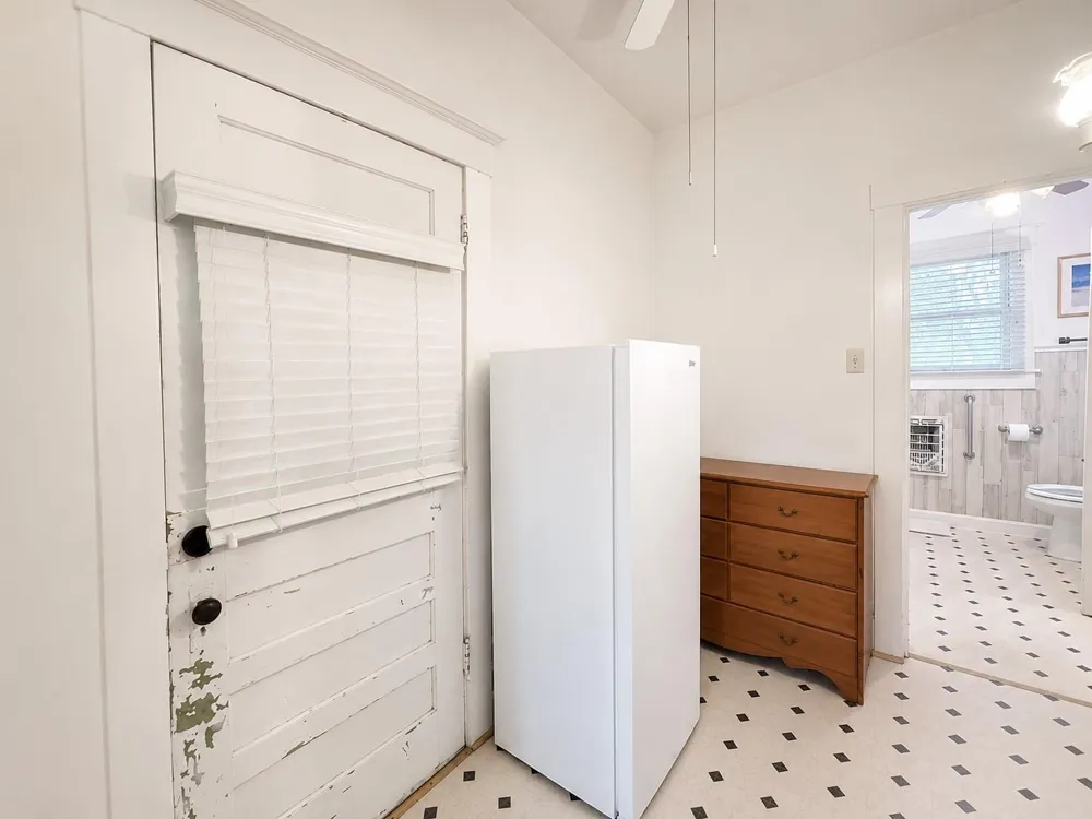 1012 W Adoue Street Alvin, TX 77511