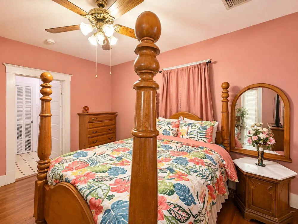 1012 W Adoue Street Alvin, TX 77511