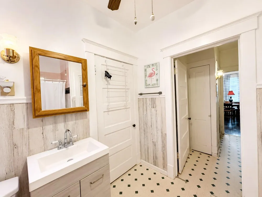 1012 W Adoue Street Alvin, TX 77511