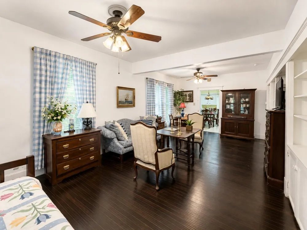 1012 W Adoue Street Alvin, TX 77511