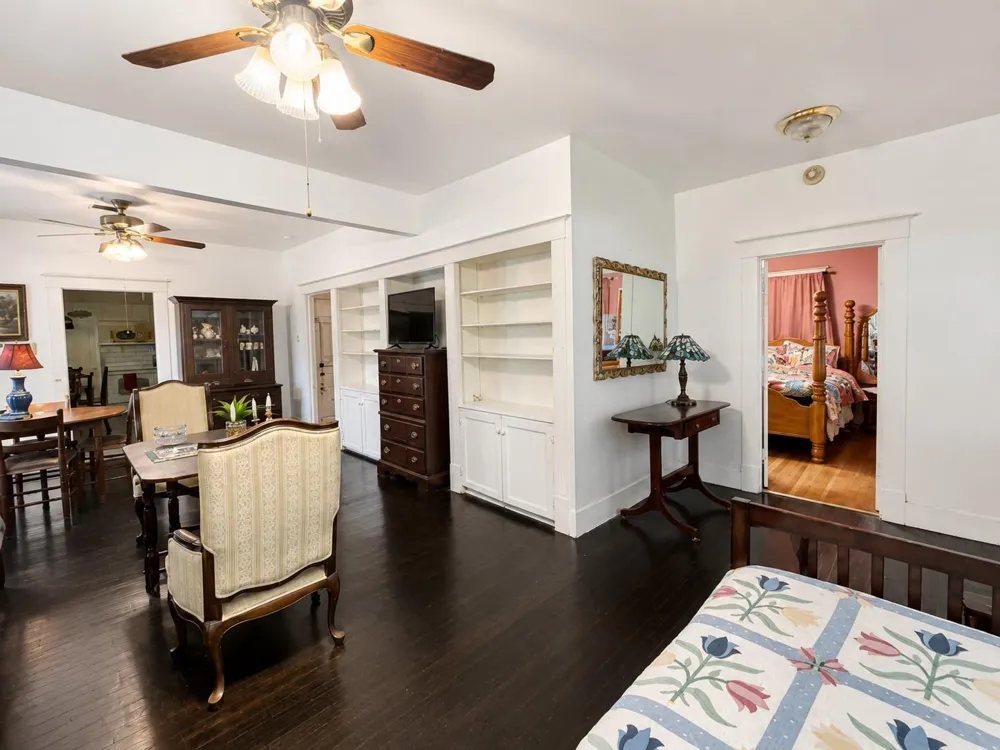 1012 W Adoue Street Alvin, TX 77511